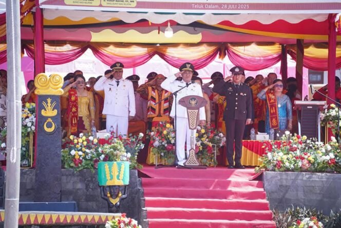 
 Bupati Nias Selatan Pimpin Upacara Hari Jadi Nias Selatan Ke – 22 Tahun 2025, Di Lapangan Orurusa Penuh Dengan Semangat