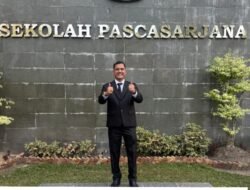 Perjalanan Inspiratif AIPTU DEKKY dari Polsek Rumbai Barat Hingga Wisuda S2 di Unilak Pekanbaru Rumbai
