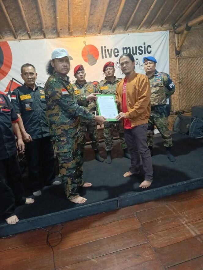 
 Ketua DPC Grib Jaya Kabupaten Sukabumi periode 2025-2030 H Muhammad Hermawan Menerima Surat Keputusan dari DPP Grib Jaya