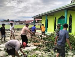 Pasca Cuaca Ekstrem di Sigi, Kapolsek Biromaru Pimpin Kerja Bakti Bantu Warga Terdampak