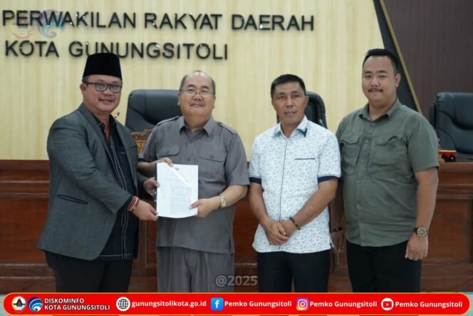 
 Wali Kota Gunungsitoli Sowa’a Laoli Sampaikan Penjelasan Umum Ranperda Perubahan Keempat Perda Susunan Perangkat Daerah