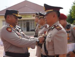 Kapolres Nias Selatan, AKBP Ferry Mulyana Sunarya, S.I.K, yang bertindak sebagai Inspektur Upacara Serah Terima Jabatan