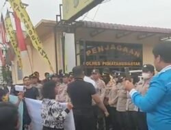 Polres Siantar Didemo oleh Solidaritas Masyarakat Anti Kriminalisasi dan Advokat Peduli Keadilan