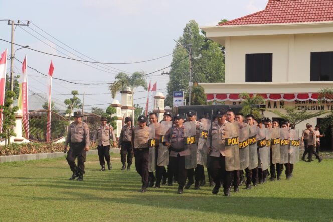 
 LATIHAN DALMAS POLRES PELALAWAN: PERSIAPAN PENGAMANAN UNRAS DITENGAH MASYARAKAT