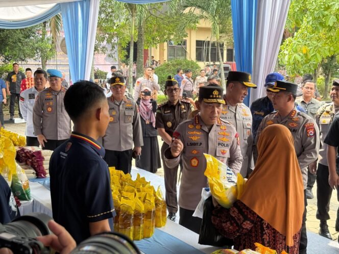 
 Kapolri Tinjau GPM Polda Banten, Telah Distribusikan 27 Ton Beras SPHP ke Masyarakat
