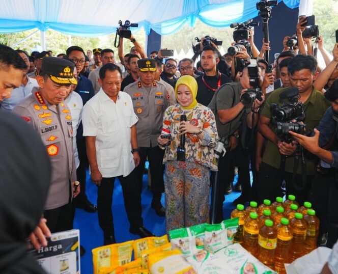 
 Kapolri Hadiri Kick Off GPM Serentak se-Indonesia, 2.424 Ton Beras SPHP Disalurkan ke Masyarakat Hari Ini