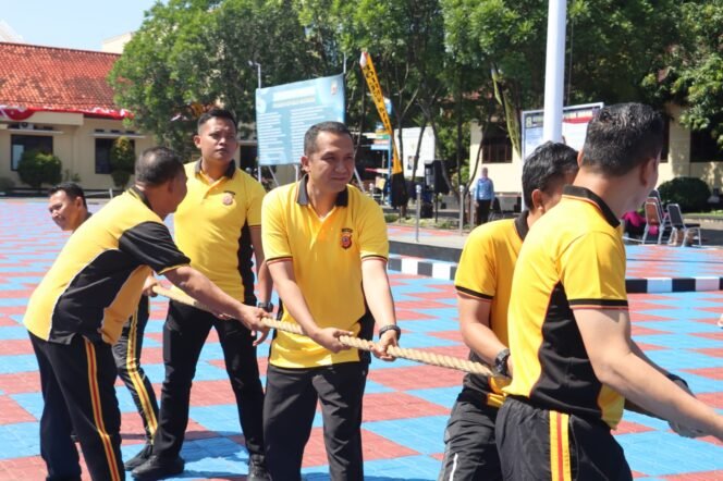 
 Tawa Semangat Sinergi Warnai Lomba HUT RI ke 80 di Mapolres Majalengka