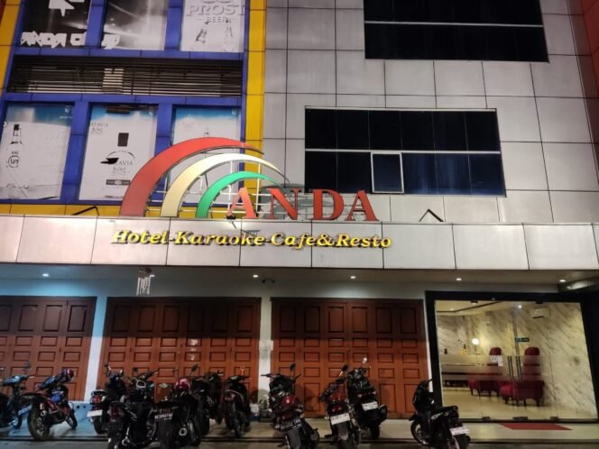 
 Ketua APPSI Dion AF Siallagan Lapor Ke Polres Pematang Siantar Mobil Dinas Pariwisata Kota Pematang Terparkir di Tempat Karaokean