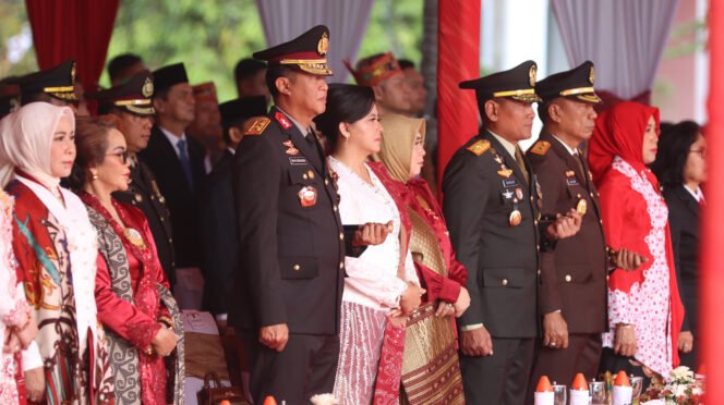 
 Perkuat Jiwa Nasional, Kapolda Kalteng Hadiri Upacara Peringatan HUT RI Ke-80 di Kantor Gubernur