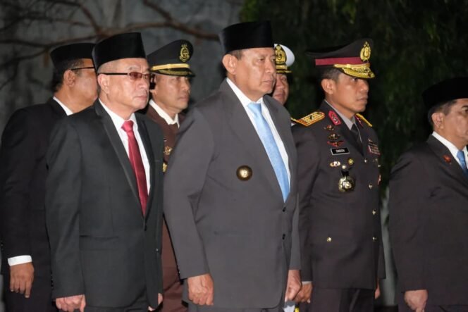 
 Wakapolda Gorontalo Hadiri Apel Kehormatan dan Renungan Suci di TMP Limboto