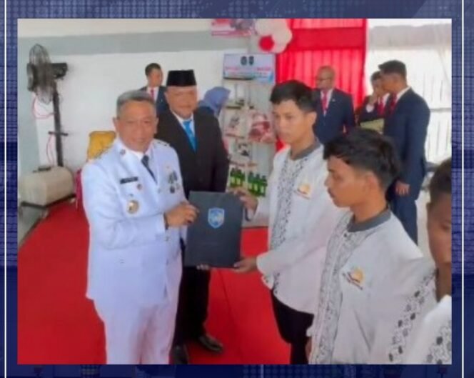 
 Serahkan Remisi HUT ke-80 RI, Ini Pesan Bupati Rohul ke Warga Binaan di Lapas Pasir Pengaraian