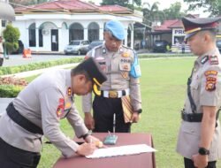 Kapolres Pelalawan Jadi Inspektur Upacara Pada Acara Serah terima Jabatan Kapolsek Ukui di Polres Pelalawan