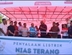 Anggota DPRD Nias Utara Hadirin Peresmian Instalasi Jaringan Listrik Dusun 1 Durezouliho Desa Muzoi Kecamatan Lahewa Timur