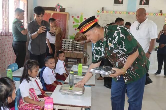 
 Wakil Ketua DPRD Kabupaten Nias Utara BEDALI LASE Spdk  Hadirin Lunchin MBG di Beberapa sekolah se Kecamatan Lahewa