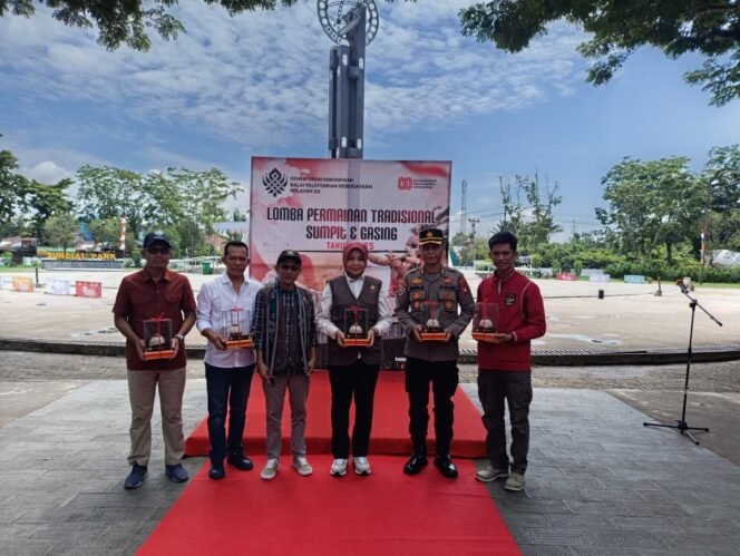 
 Pembukaan Lomba Permainan Tradisional Sumpit Dan Gasing Tahun 2025 Polda Kalbar Ikut Meresmikan