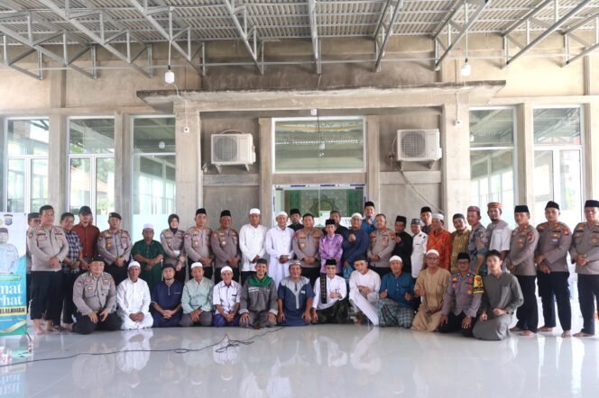 
 Kapolres Pelalawan Dalam Jumat Curhat Dengarkan Keluhan Masyarakat Tentang Situasi Kamtibmas