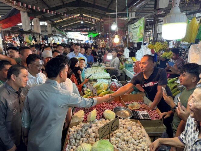 
 Tinjau Pasar Flamboyan, Wapres Dorong Pengendalian Inflasi di Pontianak