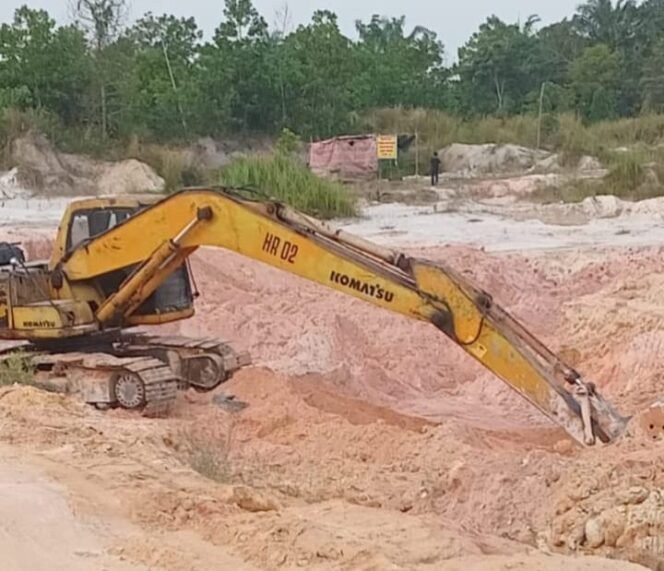 
 Di Duga Tidak Memiliki Izin, Kapolsek Siak Hulu Diminta Tangkap Cecep Pemilik Galian C Sari Madu