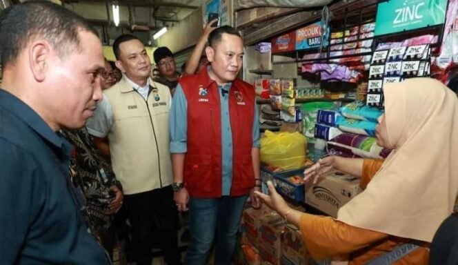 
 Gerakan Pangan Murah, Polda Jatim-Bulog Salurkan 2 Ton Beras Rp 11 ribu