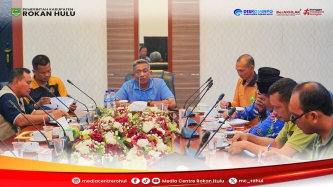 
 Bahas Distribusi Air Sawah dan Budidaya Ikan Agar Lebih Maksimal, Bupati Anton Hadiri Audiensi Bersama KTNA Rohul