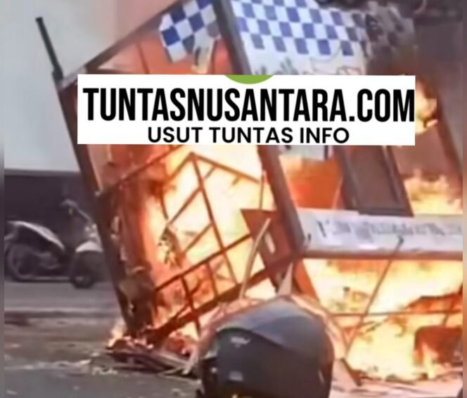 
 Pos Polisi Di Bakar Massa Akibat Kematian Drive Ojol di Jakarta Merembes Ke Sumut