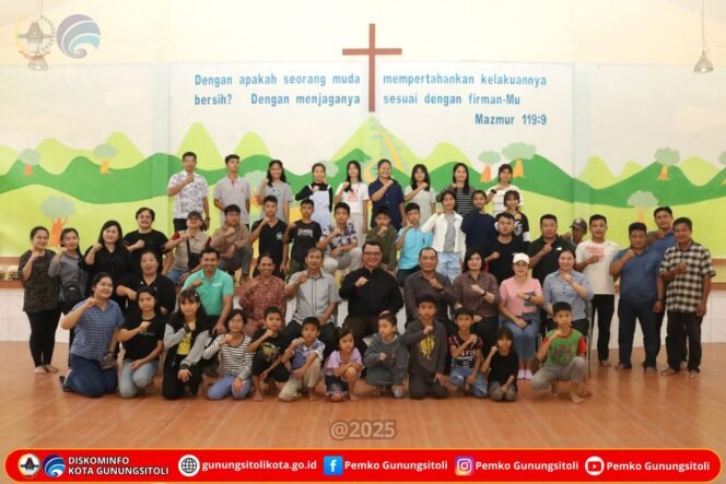 
 Wali Kota Gunungsitoli Serahkan Tali Asih dan Dorong Pemberdayaan Anak Panti Asuhan