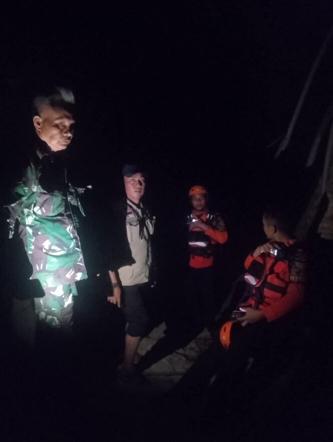 
 Pencarian Korban David Hulu Dilanjutkan Lewat Jalur Darat, Tempuh 10 Km di Pesisir Laut Mentawai