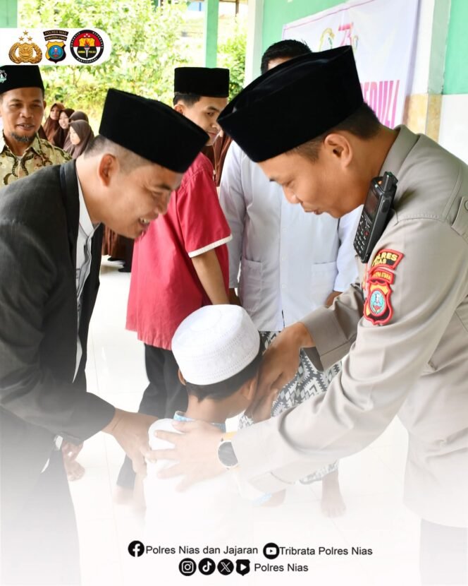 
 Polres Nias Gelar Jumat Barokah, Perkuat Silaturahmi dan Sampaikan Pesan Kamtibmas Kepada Penghuni Pondok Pesantren dan Panti Asuhan
