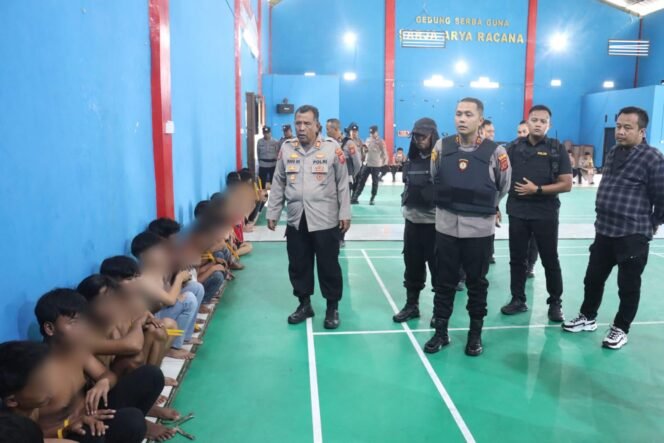
 Ratusan Anarko Diamankan Tim Tindak Polres Majalengka, Diduga Ingin Rusuh Saat Demonstrasi