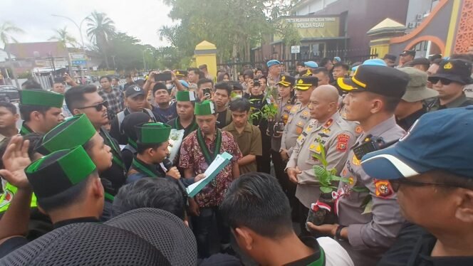 
 Mahasiswa HMI Apresiasi Kapolda dan Wakapolda Riau, Sungai Kuantan Jernih