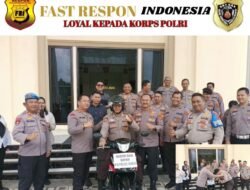 Luar Biasa, Rasa Empati Kapolda Jambi Ganti Sepeda Motor Personel Polresta Jambi Yang Dibakar Pendemo Saat PAM Demo