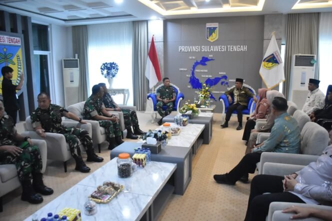 
 Pererat Sinergitas, Pangdam XXIII/Palaka Wira Bersilaturahmi Kunjungi Gubernur Sulawesi Tengah