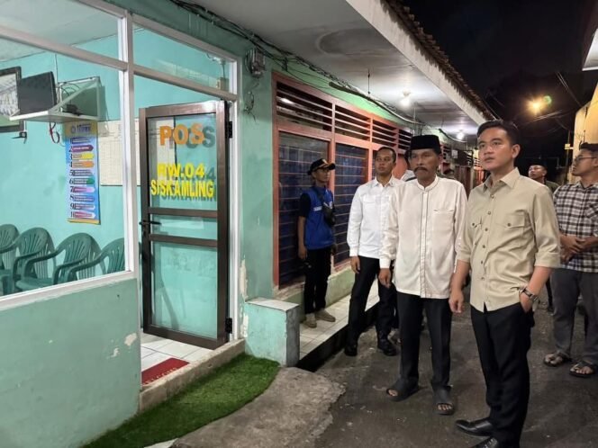 
 Dukung Pelaksanaan Siskamling, Wapres Kunjungi Pos Ronda Kembangan dan Pesanggrahan