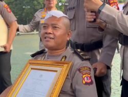 Ipda Sandy Tatiady Koswara Terima Penghargaan Kenaikan Pangkat Setelah Operasi Tempurung Kepalanya Dalam Mengamankan Aksi Unjuk Rasa