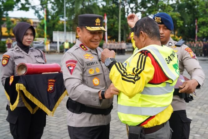 
 Demi Mewujudkan Keamanan Kapolda Riau Luncurkan Green Satkamling Menjadi Pilar Utama