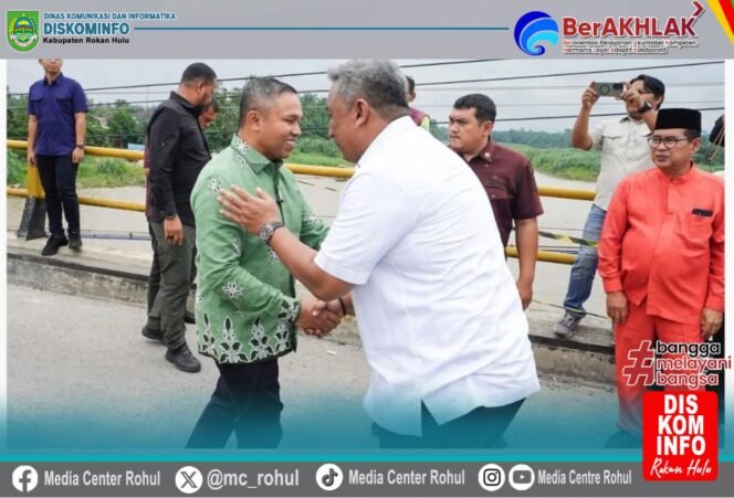 
 Gubernur Riau Tinjau Perbaikan Jembatan Ujung Batu, Bupati Anton Pastikan Warga Segera Nikmati Akses Normal