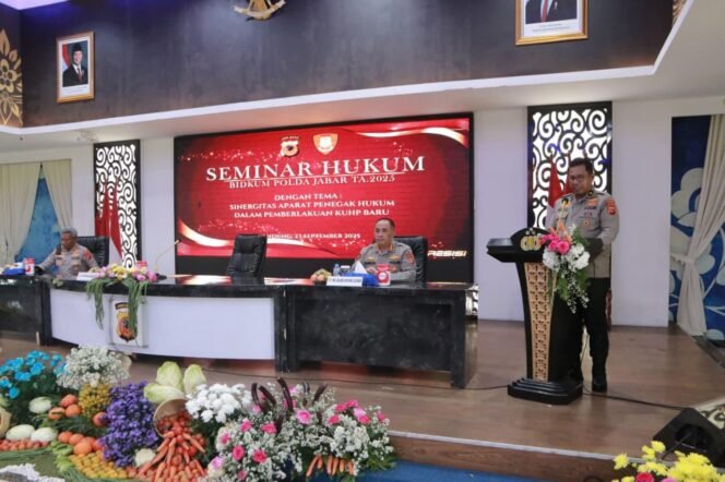 
 Polda Jabar Gelar Seminar Hukum Bidkum 2025 Bahas Sinergitas Aparat Penegak Hukum dan Pemberlakuan KUHP Baru