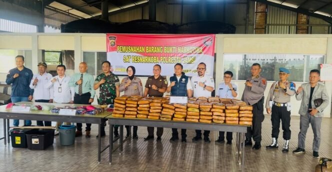 
 Komitmen Wujudkan Kota Jambi Bersih dari Narkoba, Satresnarkoba Polresta Jambi Musnahkan Barang Bukti Hasil Tangkapan Sebanyak Ratusan Kilogram Narkoba