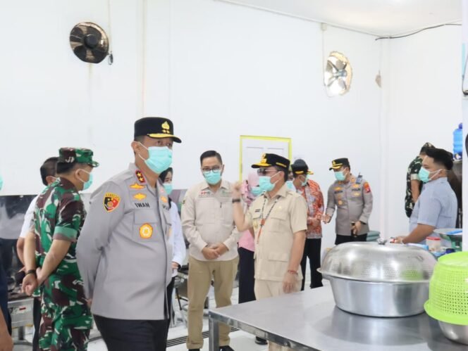 
 Tinjau MBG Bersama Gubernur dan Pangdam, Kapolda Kalteng Harapkan Program Ini Dapat Tingkatkan Gizi Anak-Anak di Barsel