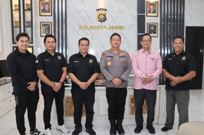 
 Kapolresta Jambi Terima Audiensi Pengurus PBFI Jambi, Dukung Perkembangan Olahraga Binaraga dan Fitness