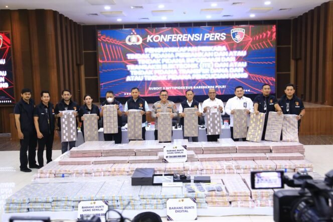 
 Bareskrim Polri Ungkap Sindikat Pembobolan Rekening Dormant Senilai Rp204 Miliar, 9 Tersangka Diamankan