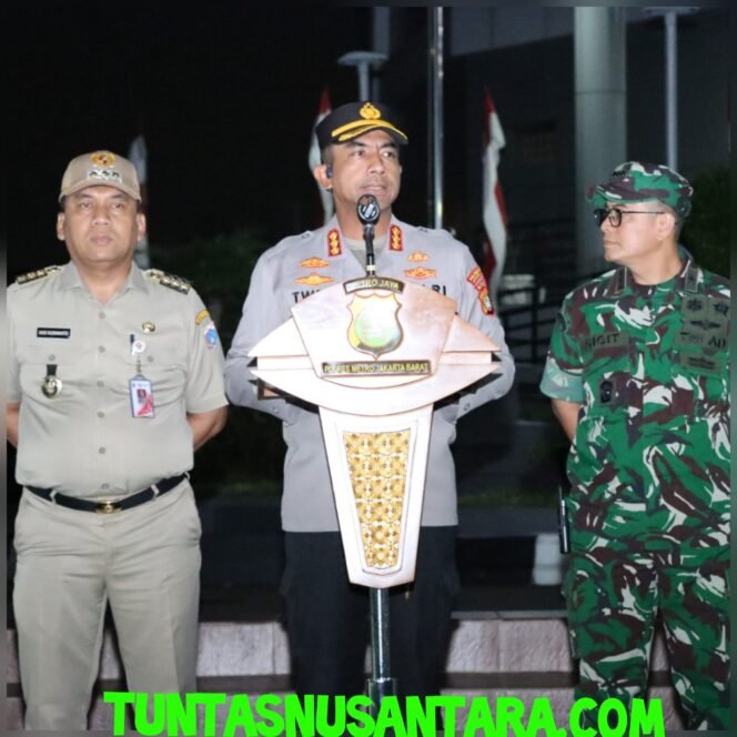 
 Sinergi TNI–Polri dan Pemkot Jakbar, Patroli Malam Wujud Hadirnya Negara di Tengah Warga