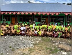 Ekstrakurikuler Satgas Yonif 521/DY Anak Papua Cerdas di SD Inpres Distrik Elelim