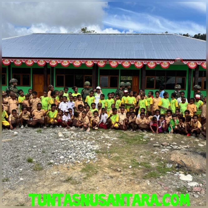 
 Ekstrakurikuler Satgas Yonif 521/DY Anak Papua Cerdas di SD Inpres Distrik Elelim