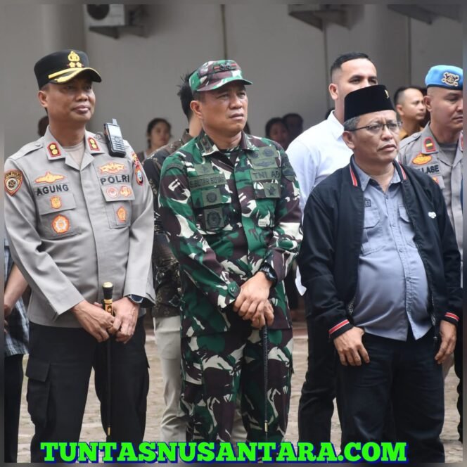 
 Dandim 0213/Nias Bersama Kapolres Nias, Monitoring Aksi Demonstrasi di Kantor DPRD Kabupaten Nias dan DPRD Kota Gunungsitoli