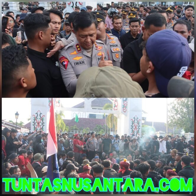 
 Kedepankan Sisi Humanis, Polda Kalteng Sukses Kawal Aksi Unras di Kantor DPRD Dengan Aman dan Tertib