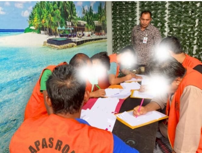 
 Dukung Program Integrasi, Warga Binaan Lapas Pasir Pangaraian Lengkapi Data Diri