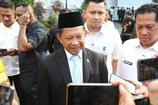 
 Presiden Prabowo Lantik Wamendagri III, Mendagri: Perkuat Kinerja Kemendagri