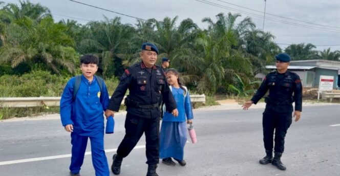 
 Brimob Polda Riau Hadirkan Program Bus Sekolah Gratis untuk Anak Personel dan Masyarakat
