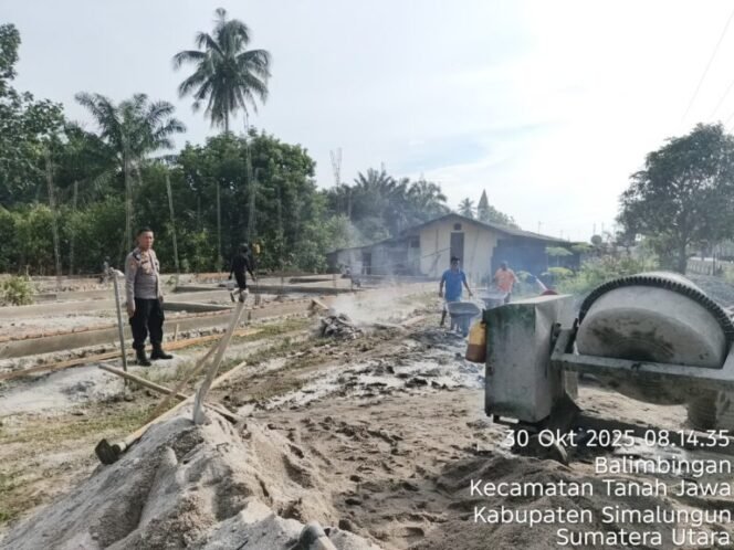 
 Kapolsek Tanah Jawa Pantau Langsung Pembangunan SPPG, Pastikan Progres Pemasangan Pondasi Berjalan Sesuai Rencana